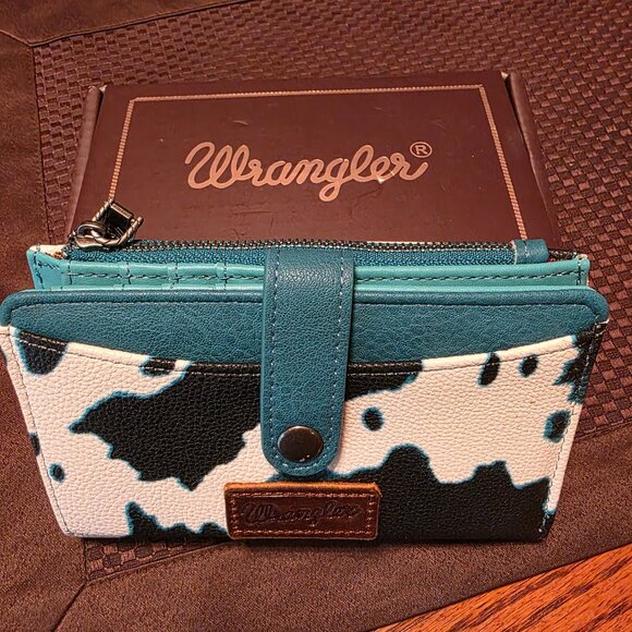 Wrangler Wallet for Women Bifold Card Holder with Zipper and ID Window - Picture 1 of 7